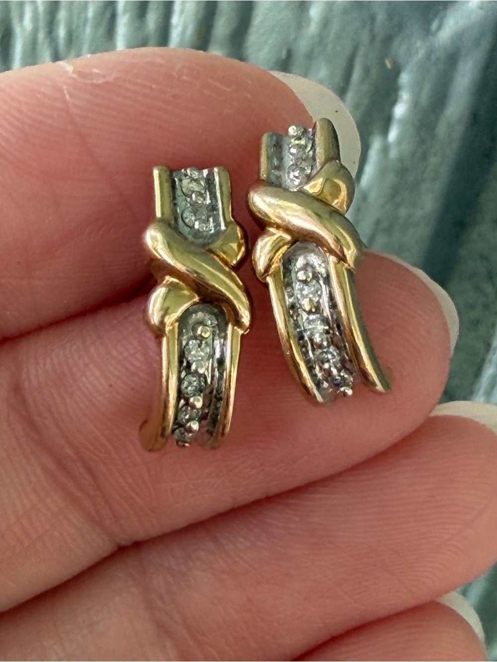 2.4g 10k earrings - Picture 3 of 5